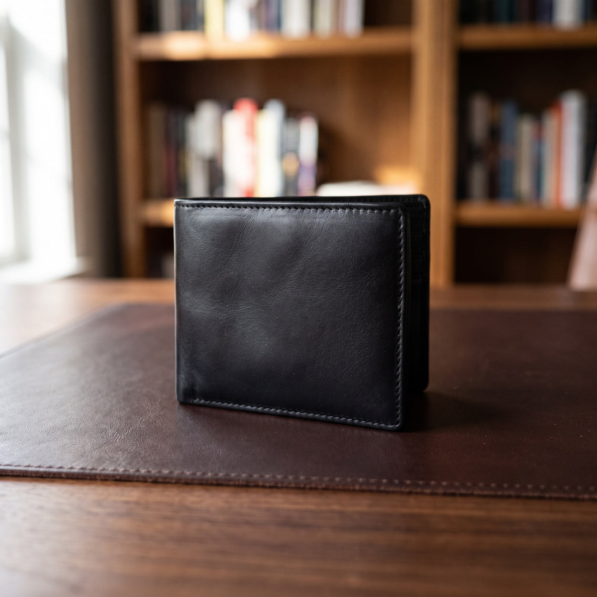 Center Flap in Black [Black]