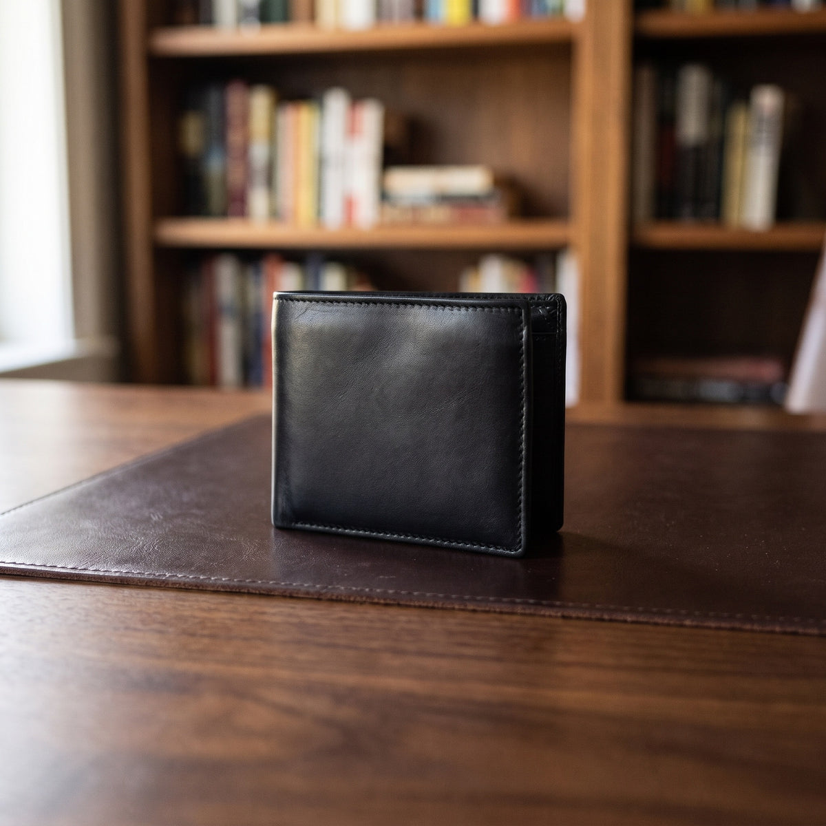 Double Top Flap in Black [Black]