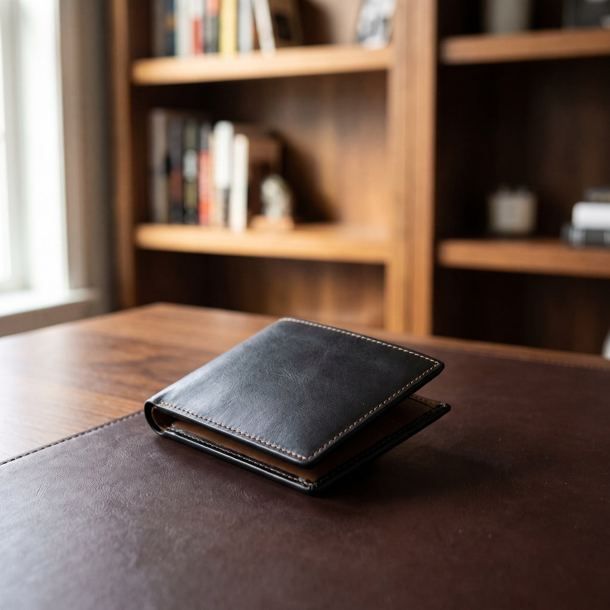 Bifold Wallet in Black [Black]