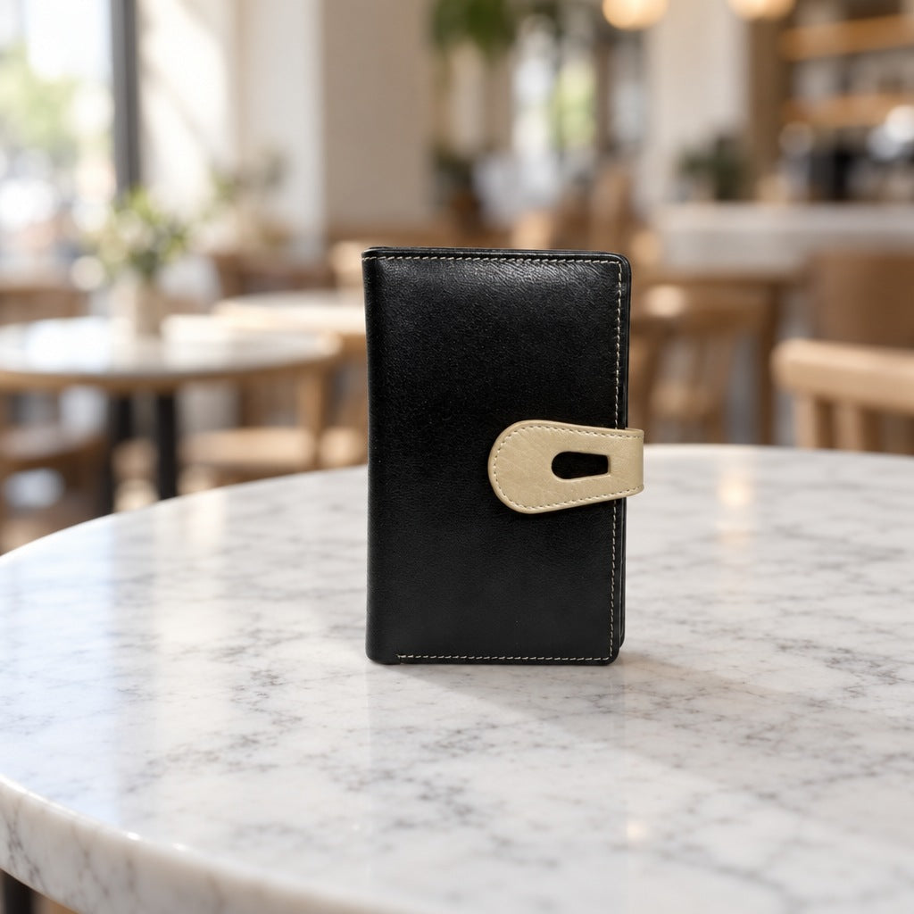 Snap Tab Wallet in Black [Black]