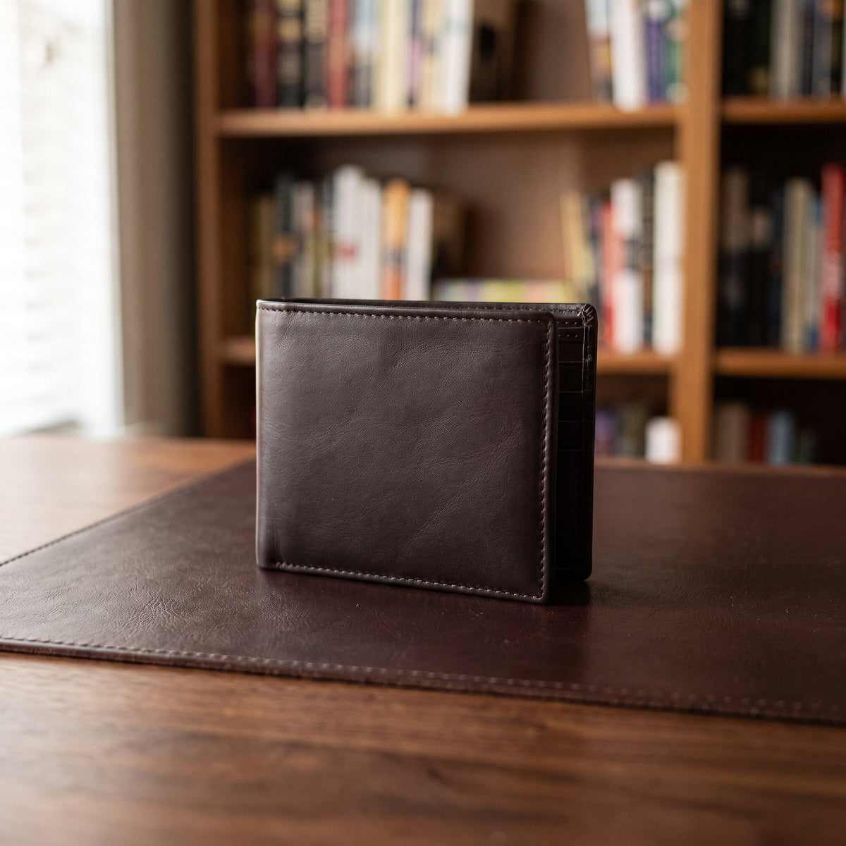 Center Flap in Dark Brown [Dark Brown]