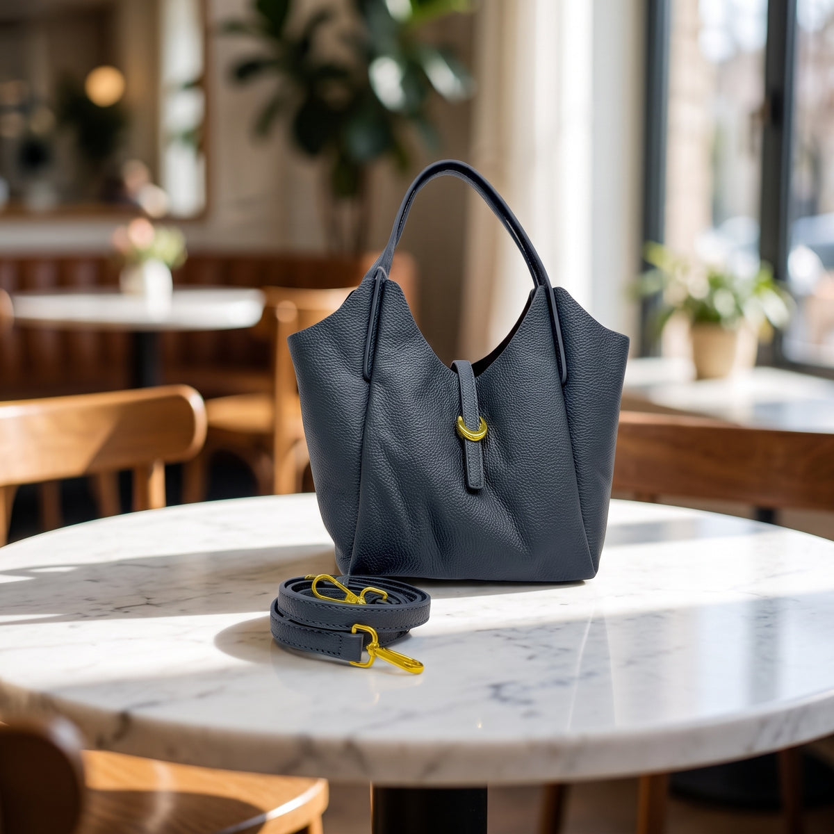 Snap Purse in Navy, front view [Navy]
