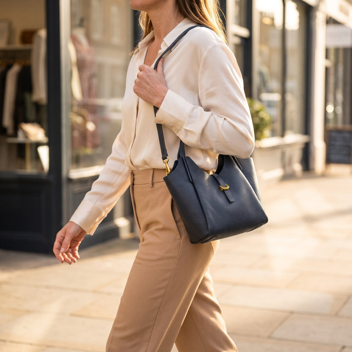 Snap Purse in Navy, worn [Navy]